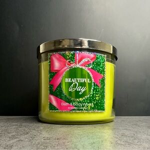 Bath & Body Works Beautiful Day Candle - Vibrant Green